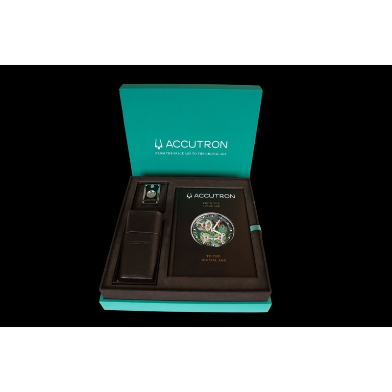 COMPASS BOX ACCUTRON CIGAR CASE AND CUTTER SET AND BOOK X0112